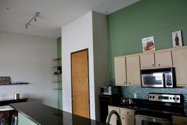 Building Photo - 2502 Live Oak St