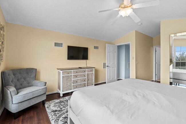 Building Photo - Large Beautiful Legacy Park Villa: 5BR, Pool & Near Disney