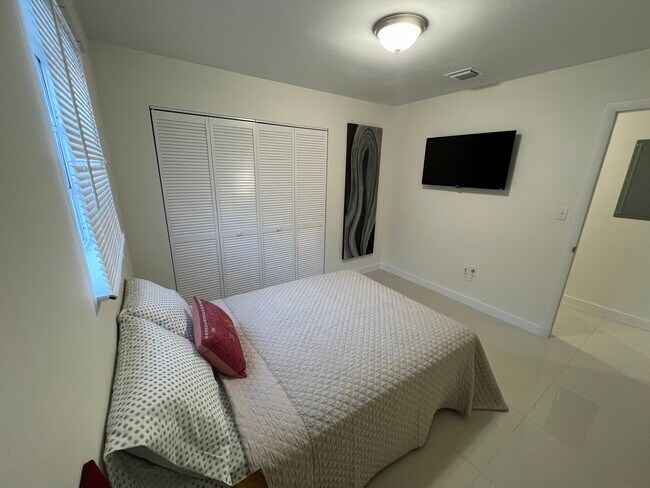 Building Photo - 1132 NW 38th St