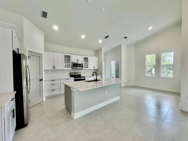 Building Photo - 8181 Tecumseh Cir