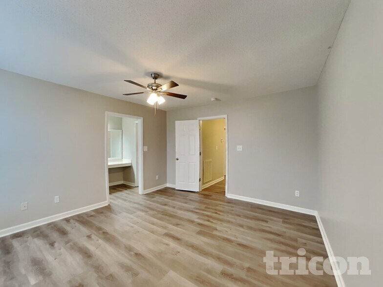 Building Photo - 701 Avondale Dr