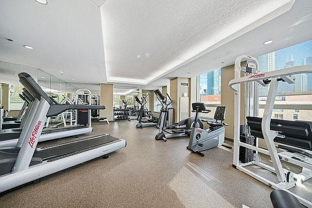 Building Photo - 600 N Kingsbury St