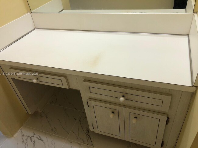 Building Photo - 555 NE 123rd St