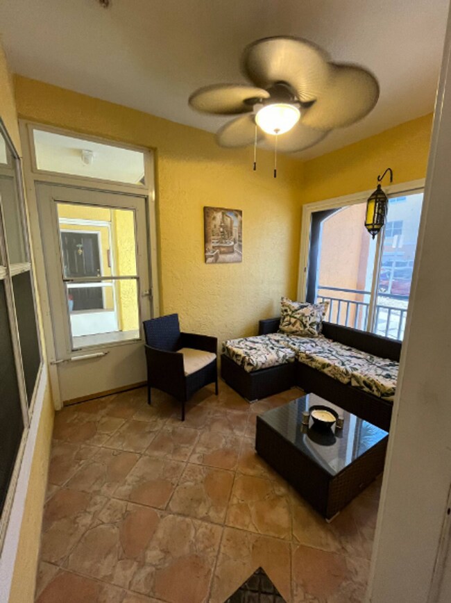 Building Photo - Stunning 1-Bedroom Condo in Seminole – Jus...