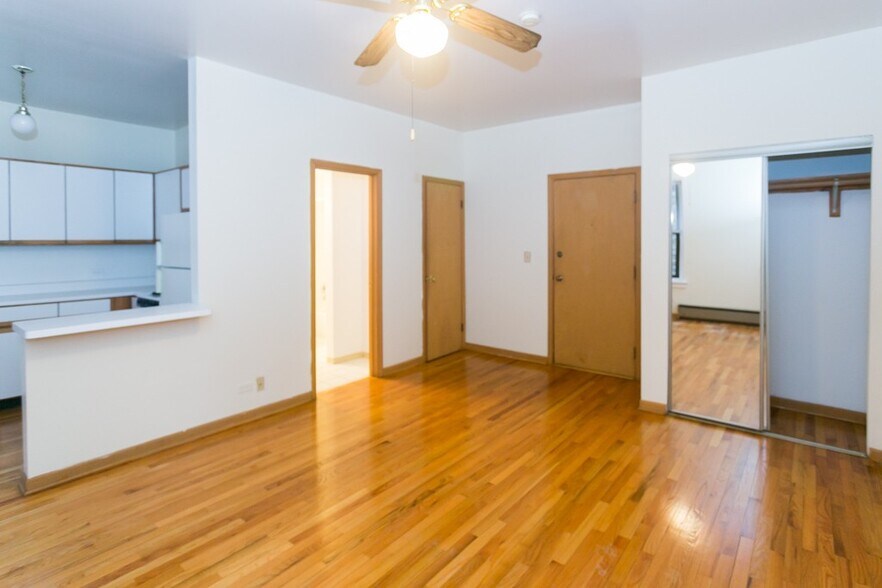 Building Photo - 640 W Barry Ave