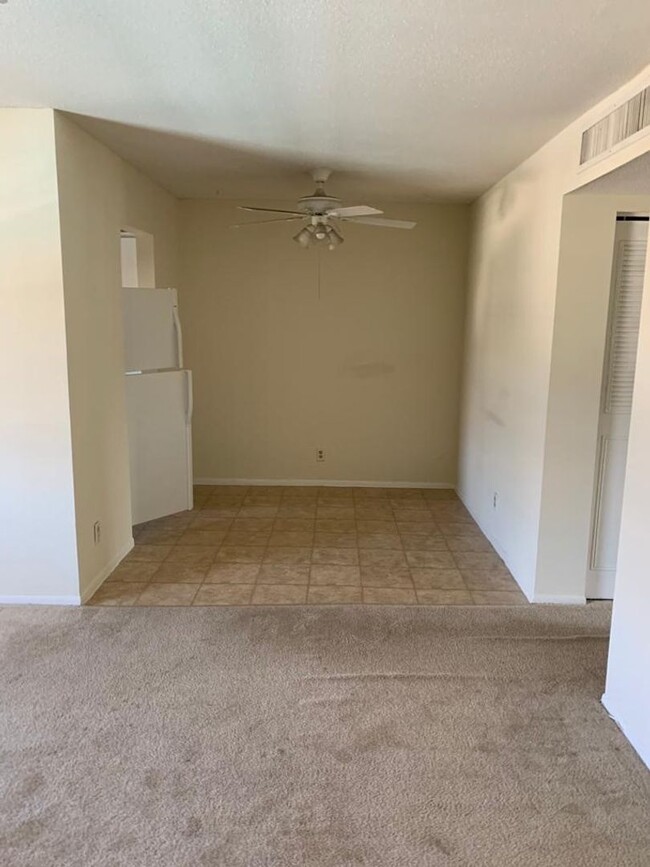 Building Photo - Nice 2 Bed 1 Bath, Unit Located in Quiet S...