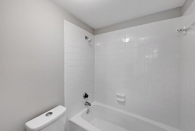 Building Photo - 1601 Faro Dr