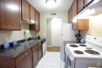 Melrose Gates - Brooklyn Center, MN | Apartment Finder