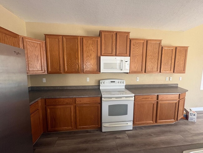 Building Photo - 2245 E Detroit St