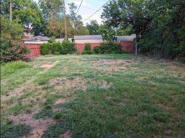 Building Photo - 1805 Tilden St