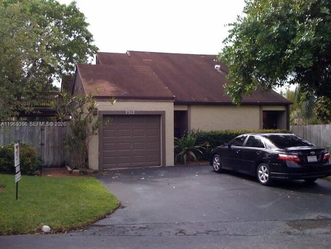 Building Photo - 7512 SW 95th Pl