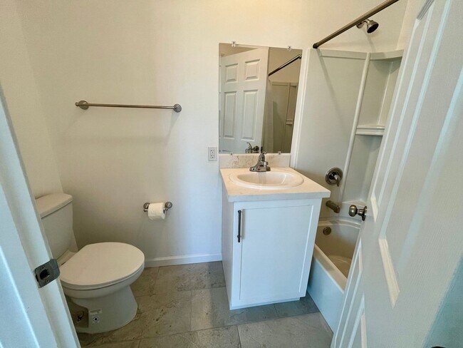 Building Photo - New 3 Bedrooms 2 Baths Apt. in Kensington