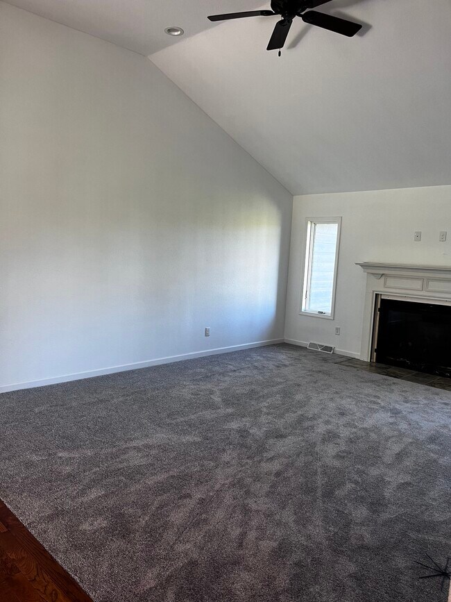 Living Room - 5580 Springbrook Rd