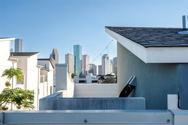 Building Photo - 1205 Summer St