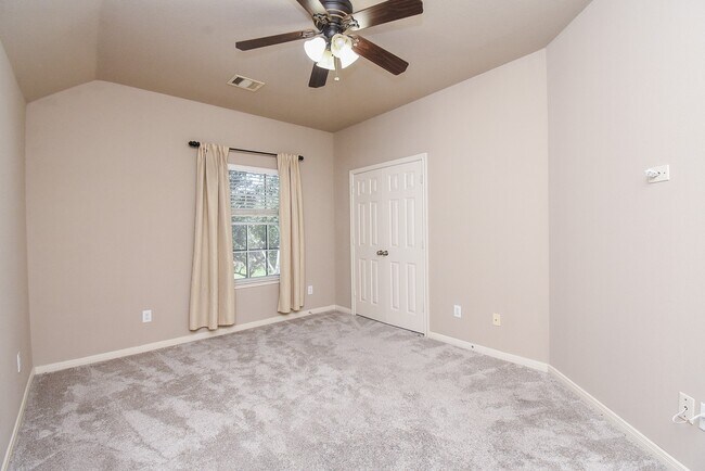 Building Photo - 16915 Locust Springs Dr