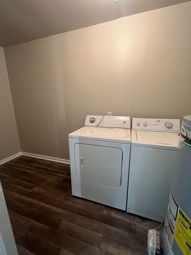 Building Photo - 6122 Southridge Dr