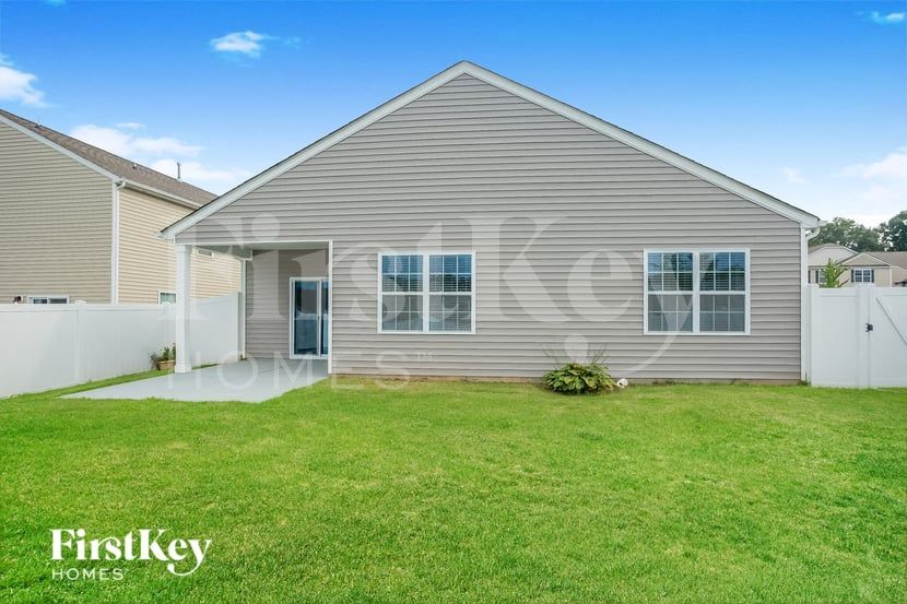 Building Photo - 133 Kingsway Dr