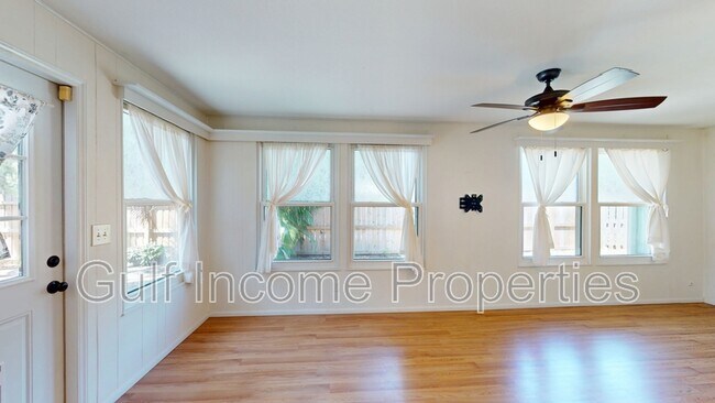 Building Photo - 5012 29th Ave W