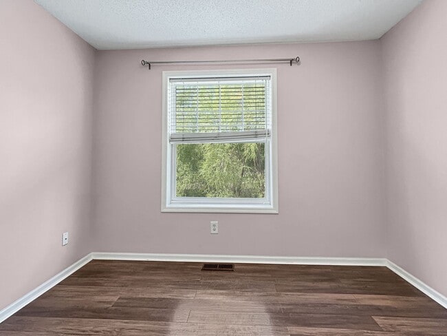 Building Photo - 8449 Forestview Ln N