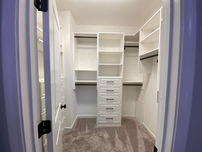 Building Photo - Immaculate Hillsborough Townhome