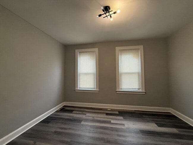 Building Photo - 5340 Maple Ave