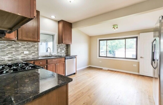 Building Photo - 2418 N 75th Ct