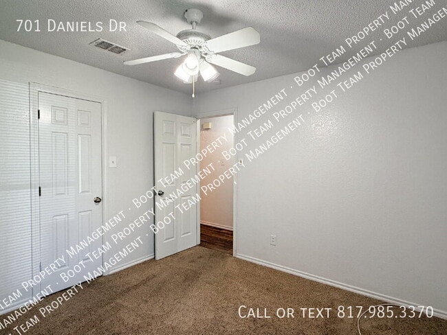 Building Photo - 701 Daniels Dr