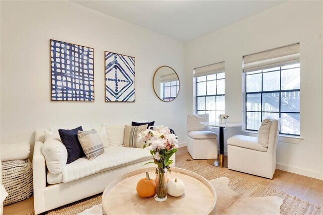 Building Photo - 2216 San Gabriel St