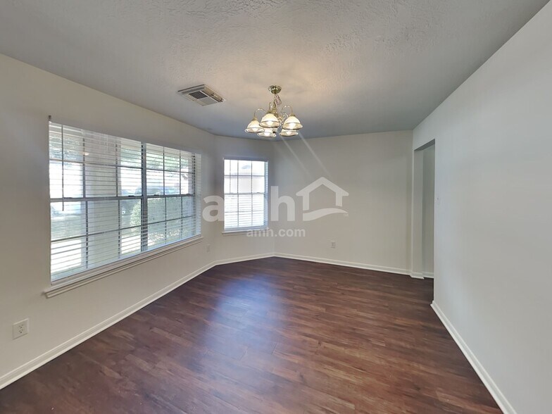 Building Photo - 2750 Hidden Spring Falls Dr