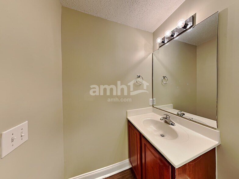 Building Photo - 1009 Loch Lomond Cir