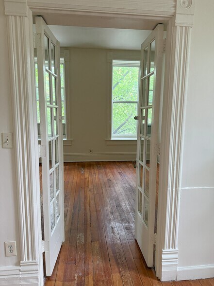 Building Photo - 2059 N Clifton Ave