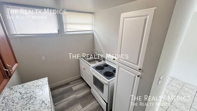 Building Photo - 1010 N Fiske Blvd