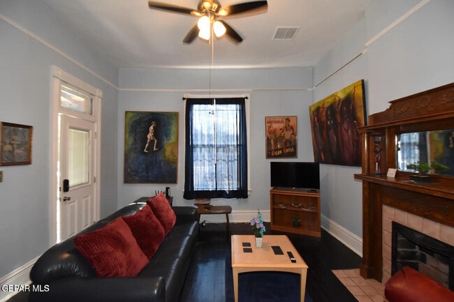 Building Photo - 1214 N Kansas St