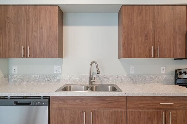 Building Photo - 13001 S Crompton Lane