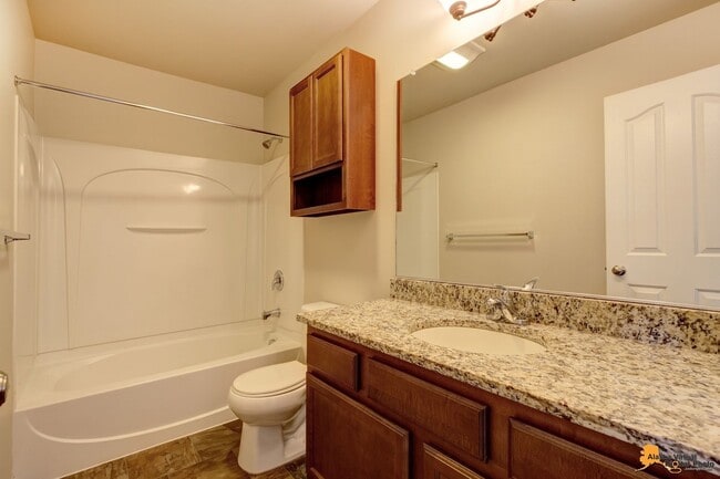 Building Photo - Beautiful 3-Bedroom Half Duplex in Eagle R...
