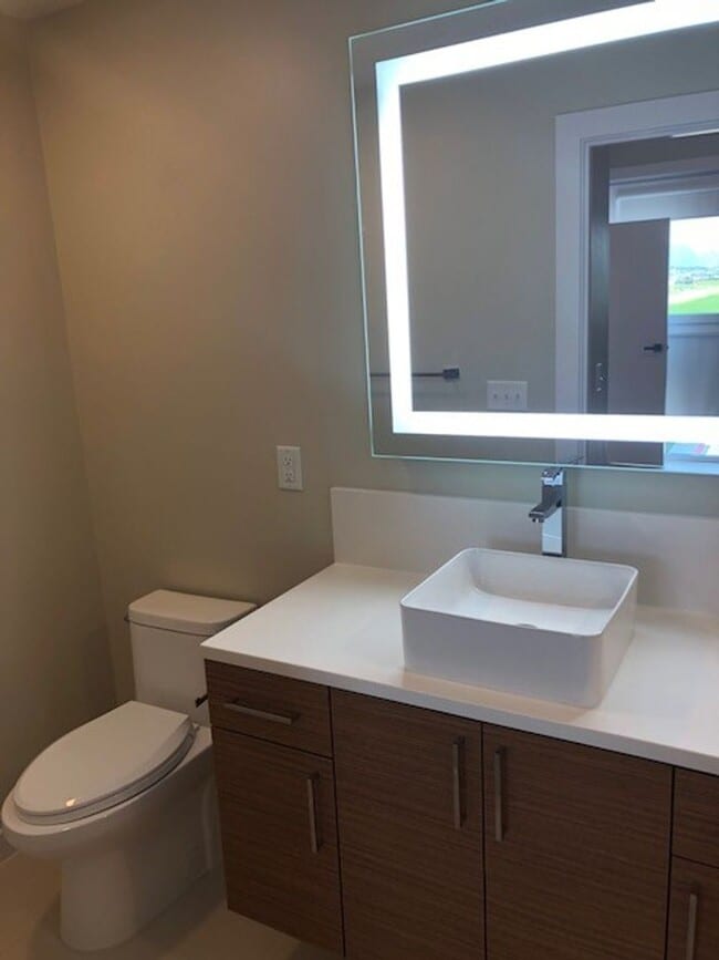 Building Photo - Beautiful Talbach House Condo!