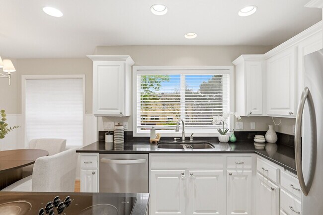 Building Photo - Elegant Executive Home in Desirable Camas – Minutes to SR-14, I-205 & Vancouver