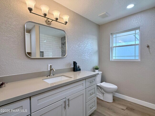 Building Photo - 7216 E Grandview Dr