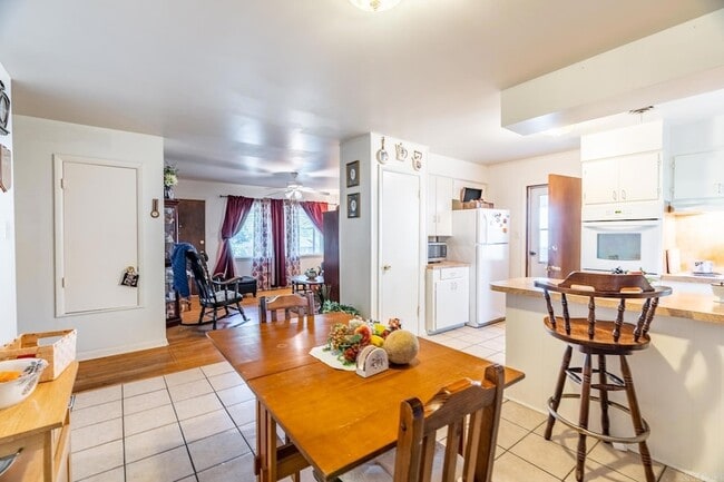 Building Photo - 9720 Brooks Ln