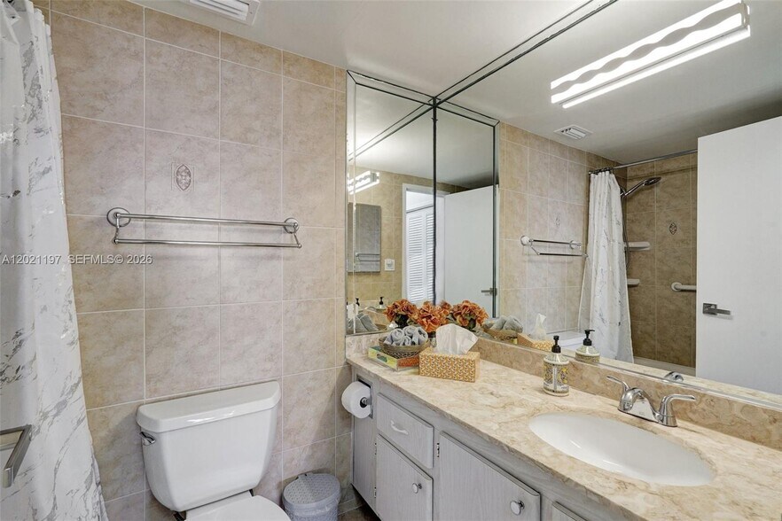 Building Photo - 3725 S Ocean Dr