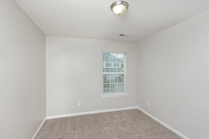 Building Photo - 559 Teaberry Dr