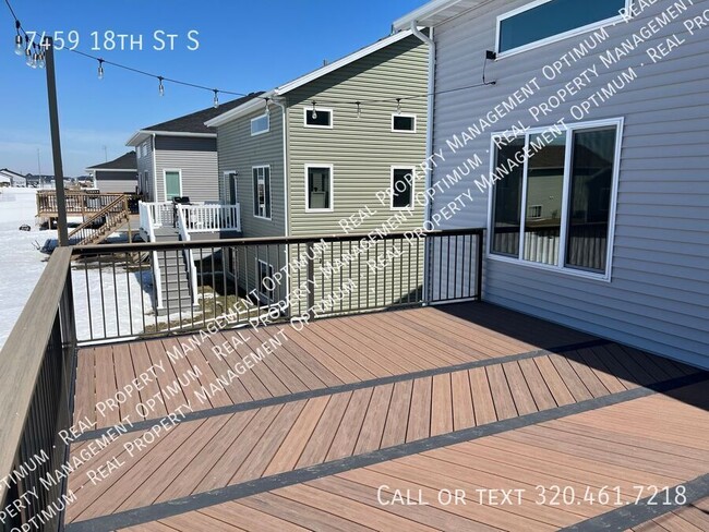 Building Photo - Modern Trilevel 3 bed/3 bath home-Availabl...