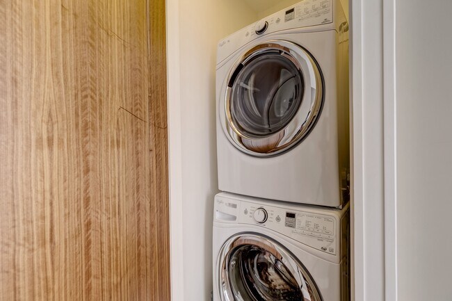 Building Photo - 300 International Drive