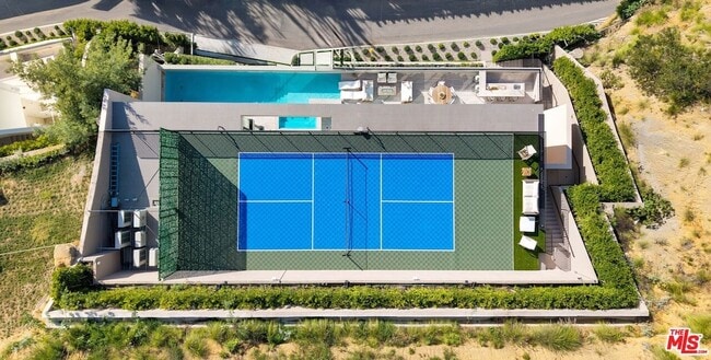 Building Photo - 8765 Hollywood Blvd