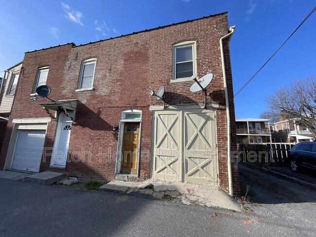 Building Photo - 721 N Shippen St