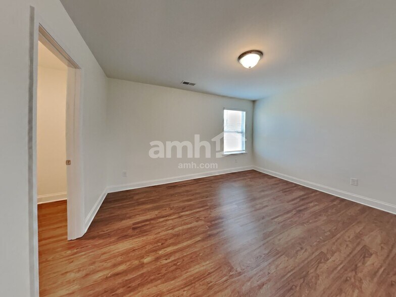 Building Photo - 151 Twin River Dr