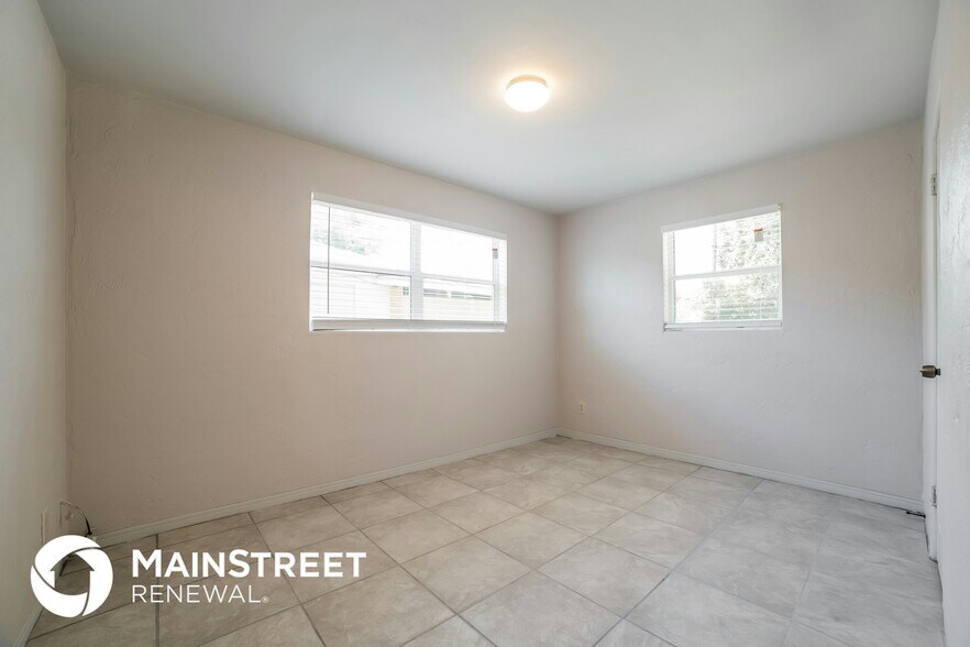 Building Photo - 926 Lewis Dr
