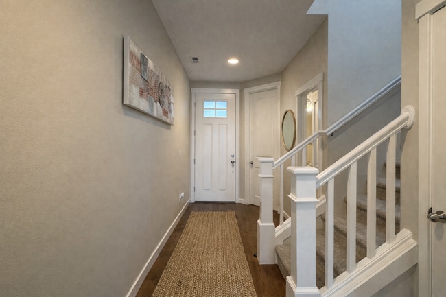 Building Photo - 34202 SE Ash St