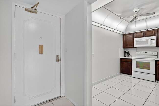 Building Photo - 10777 W Sample Rd