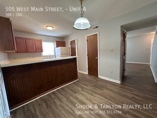 Building Photo - 505 W Main St